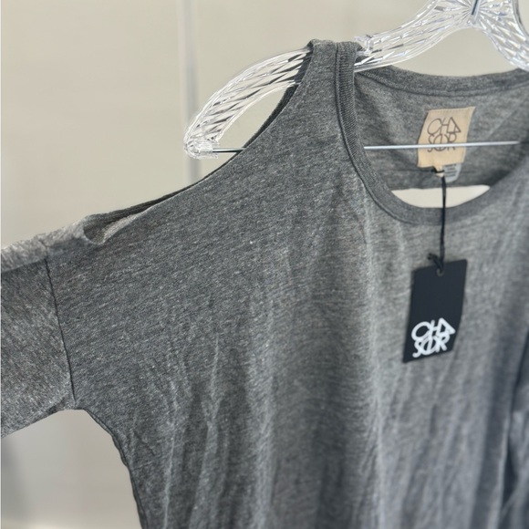 Chaser Women’s top with cut out shoulders - Picture 5 of 6